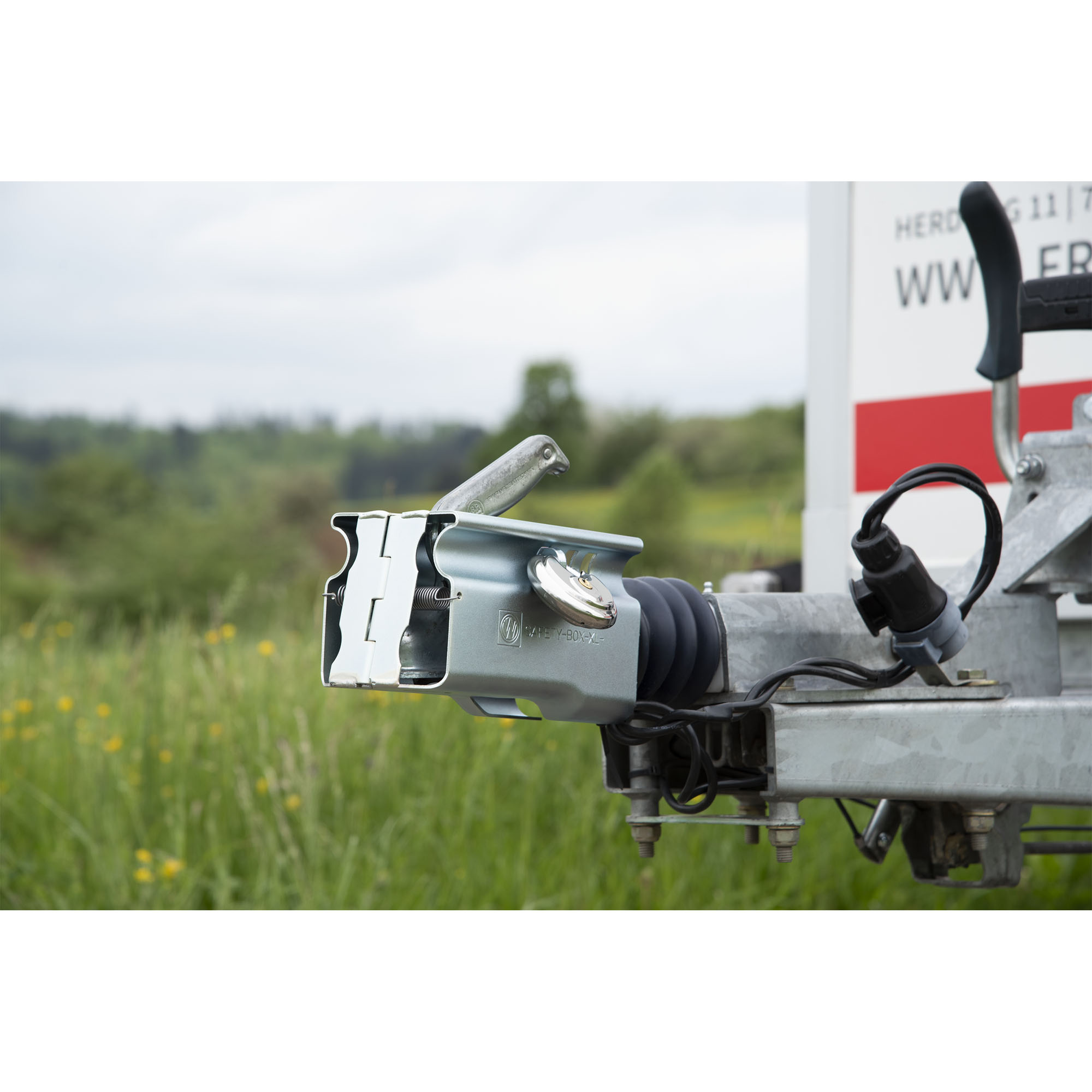 Kastenschloss, klappbar, für den an- und abgekoppelten Zustand